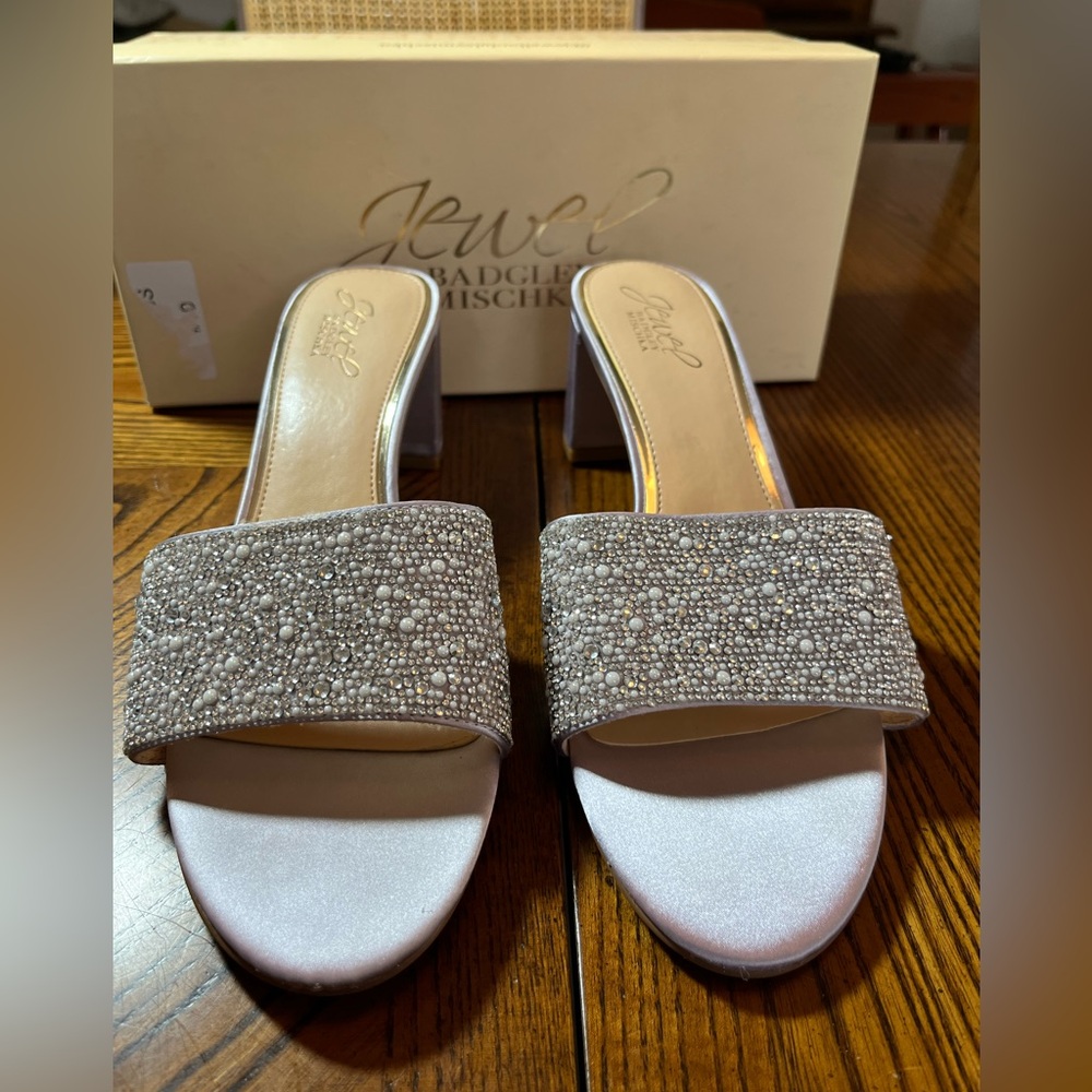 JEWEL BADGLEY MISCHKA DELLA HEELS. NWT. SIZE 9.